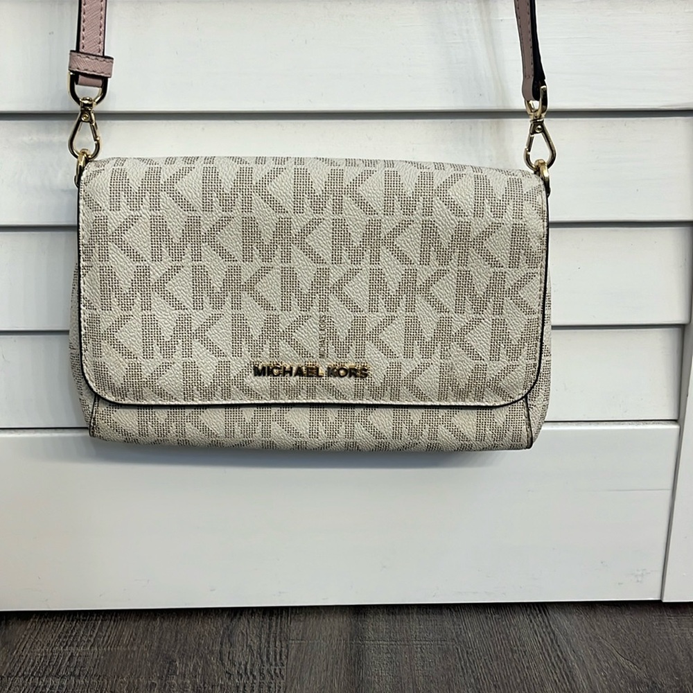 MICHAEL Michael Kors Ivory and Pink Signature Coated Canvas Crossbody Bag